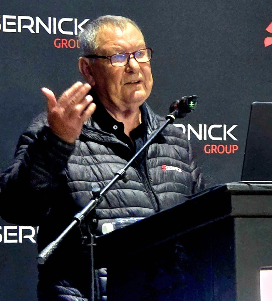 Nick Serfontein van die Sernick-groep het die inligtingsdag geopen en ook sy kommer uitgespreek oor die huidige toestand van die bek-en-klouseerkrisis en hoe dit boere raak.