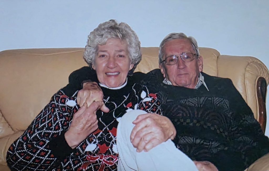 Sarah en haar geliefde man Gus. Haar resep vir 'n gelukkige huwelik was getrouheid en liefde.