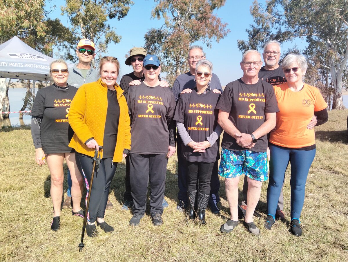 MS Hoop, 'n passievolle Meervoudige Sklerose ondersteuningsgroep van Sasolburg het vir die derde jaar aan die Ysbeertjie deelgeneem. Van links is Edelweiss Welman, David Welman, Rozaan Steyn (voorsitter van MS Hoop), Lukas Steyn, Ansie Steyn, Gielie Schoeman, Joey Schoeman, Louw Cornelissen, Len van Pletzen en Elmarie van Pletzen. FOTO: Marti Will