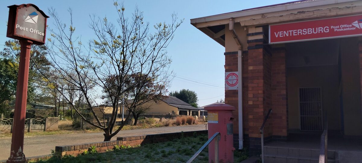 Die eerste formele pos- en telegraafdienste in Ventersburg is in 1884 gestig.  Die historiese Ventersburg-poskantoorgebou geleë by Steynstraat 6, wat gedien het as die dorp se prominente landdros-, pos- en telegraafsentrum, is in 1895 gebou.  FOTO'S: Marti Will