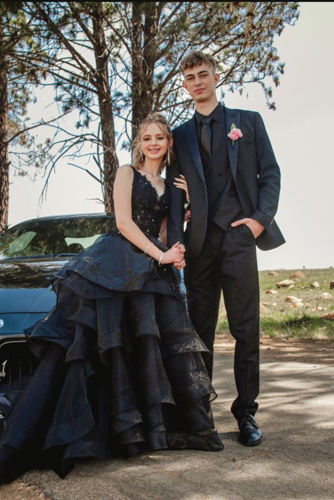 Martin Pretorius  en sy metgesel Mieke Vermaak is matriek leerders van die Hoërskool John Vorster.  FOTO: Jaendré 