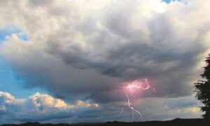 Bring somerweer blitsig na streek