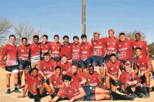 Troon uit op veld in sportreeks