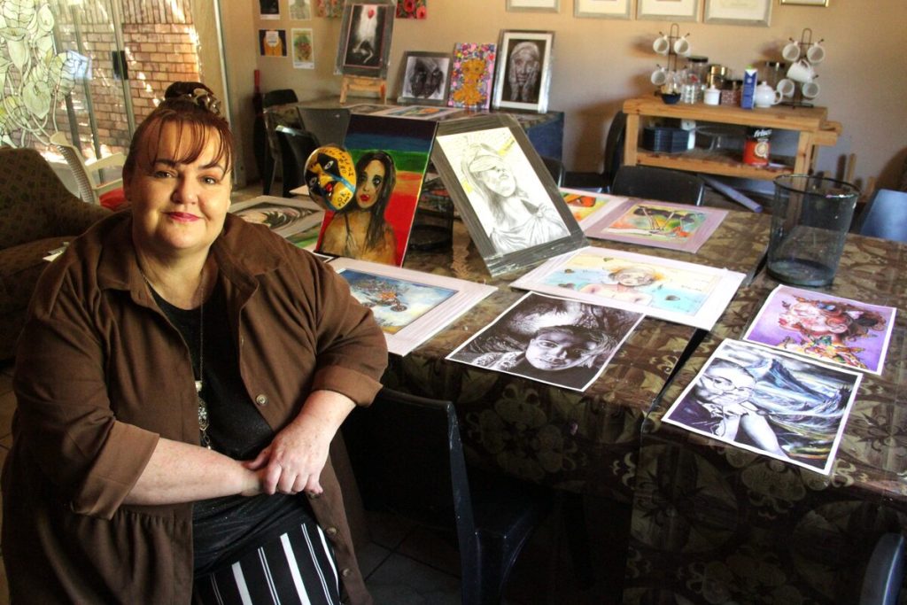 Nicoleen Smit in haar ateljee