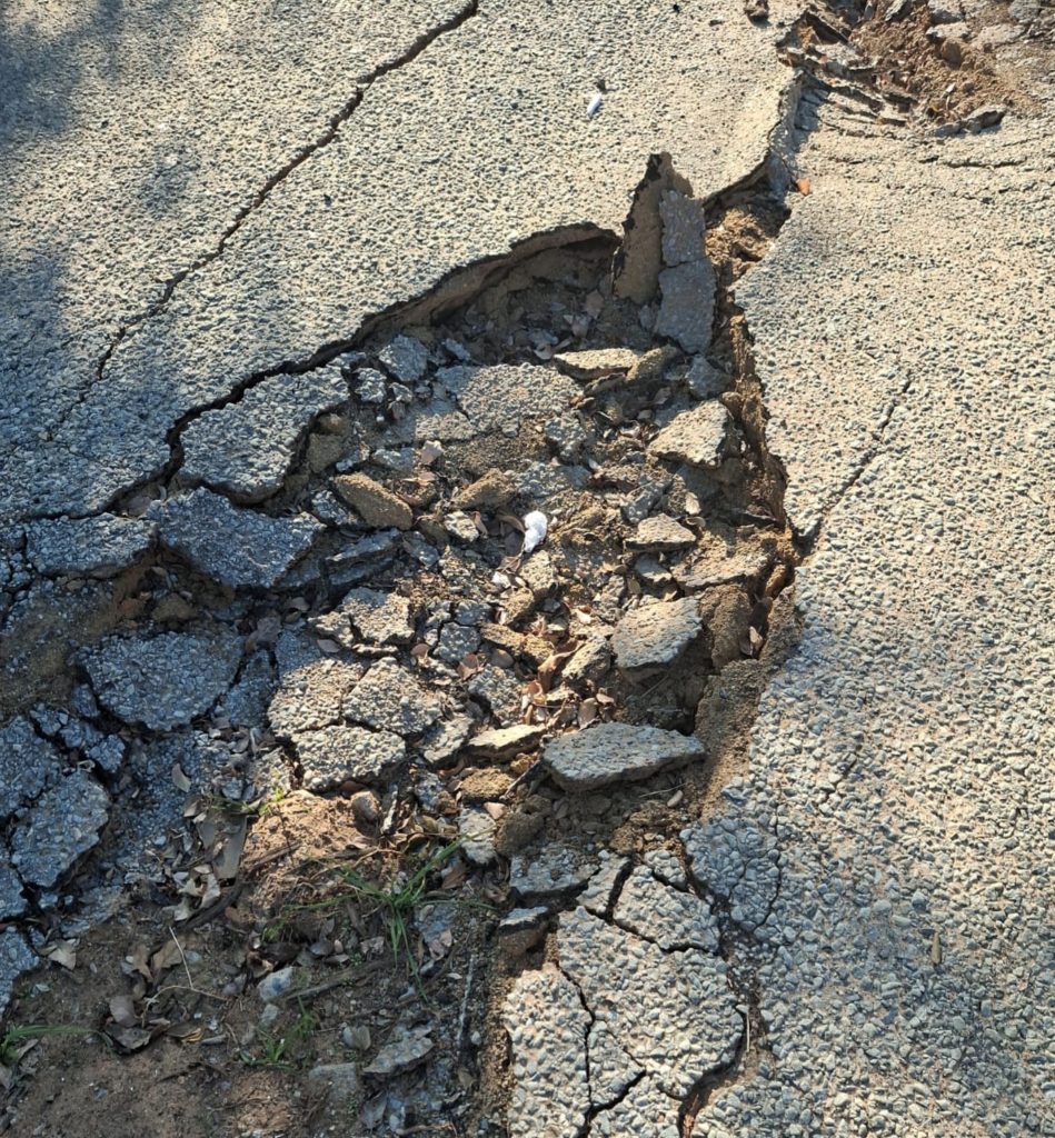 Hennenman roads are bad