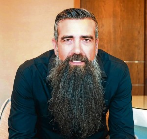 Fees vermaak nie net, maar tref ook die hart