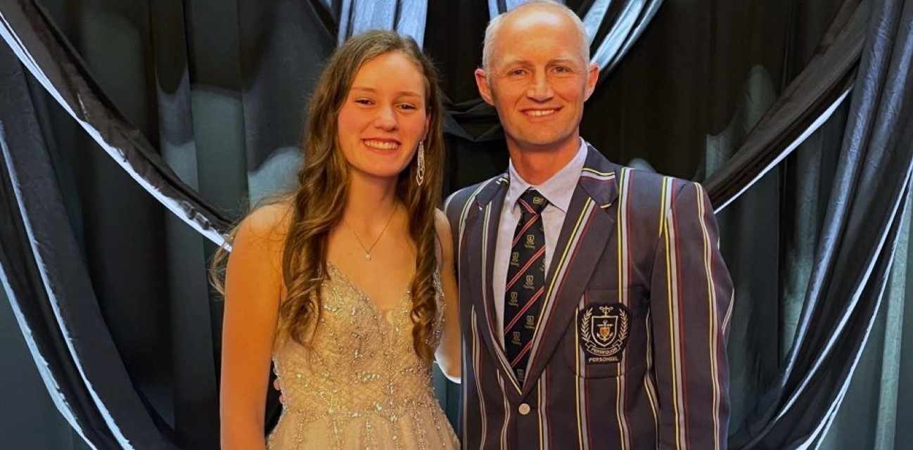 Jané de Villiers, hoofmeisie van die Hoërkskool Witteberg en Hannes Oosthuizen (skoolhoof)