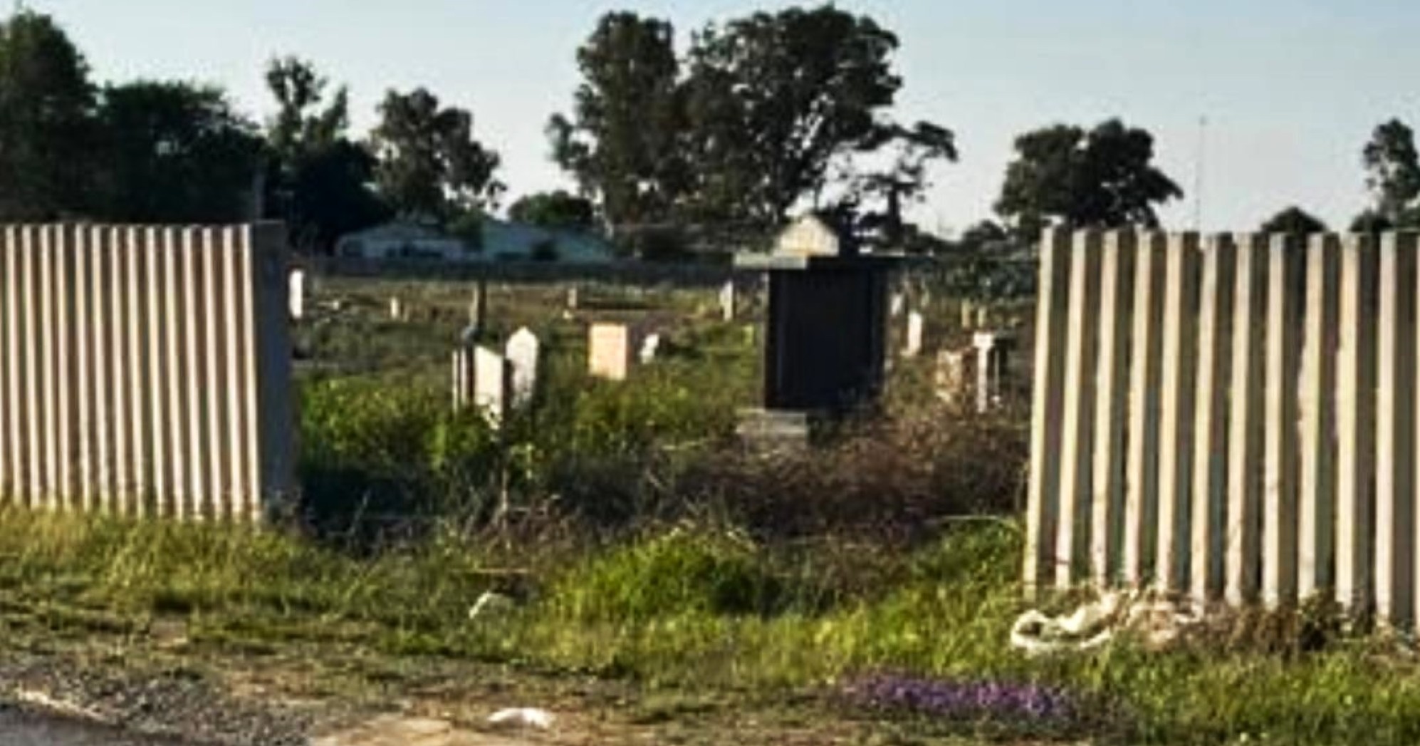 The cemetery in Seeisoville Kroonstad is in a neglected state and residents voiced their deep dissatisfaction as the Moqhaka municipality failed them and their loved ones.