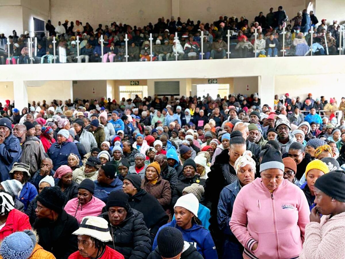 The Dihlabeng Municipality and MEC Saki Mokoena discussed the Bakenpark Extension housing project, addressing community needs and administrative concerns.