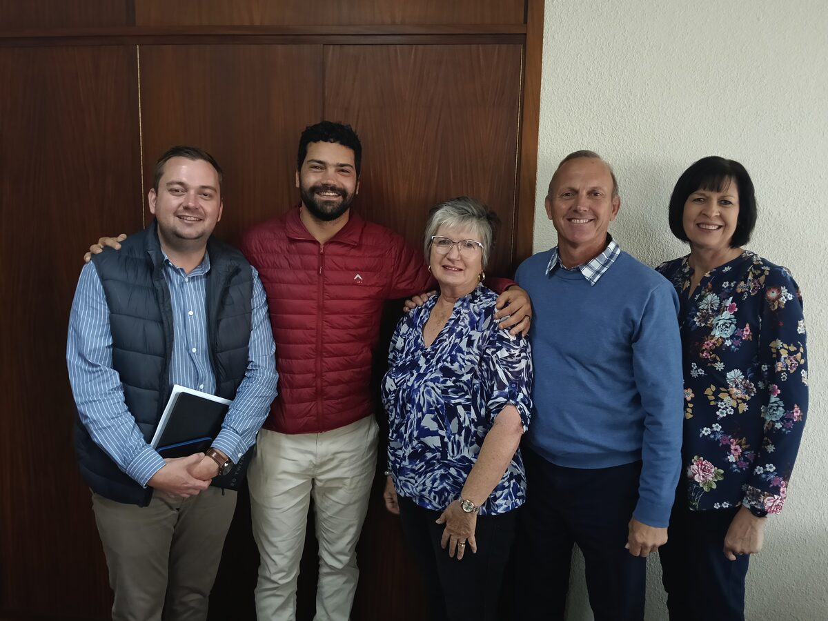 Belanghebbendes op die vergadering in Bethlehem om volgende jaar se gemeenskapskalender te beplan.