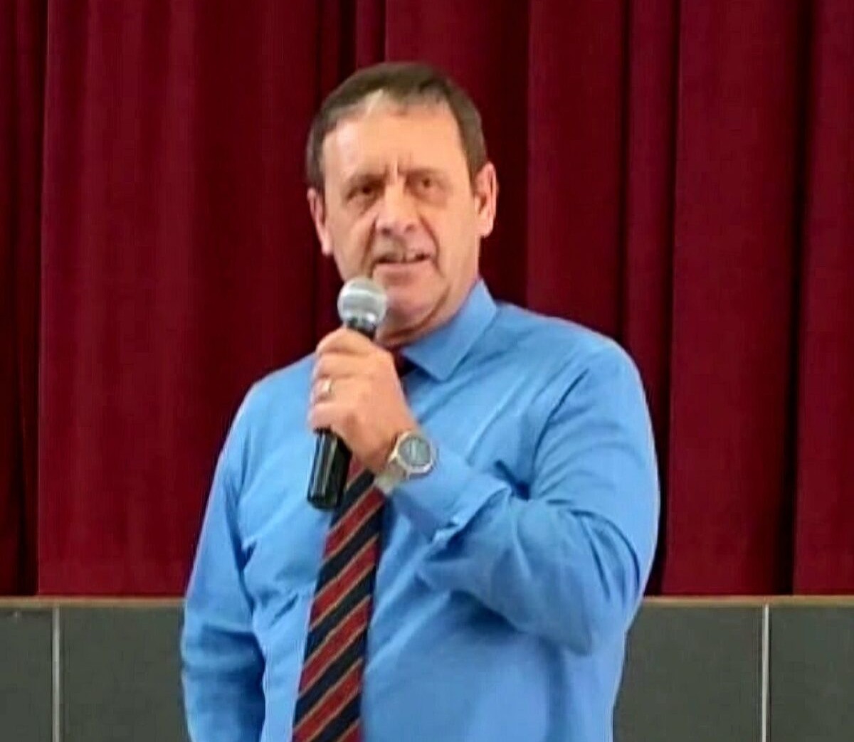 Tommie Hugo het ná 18 jaar as hospitaalbestuurder van Netcare Kroon Hospitaal afgetree, met 'n passie vir mense. Hy begin 'n nuwe onderneming, T H Leadership.