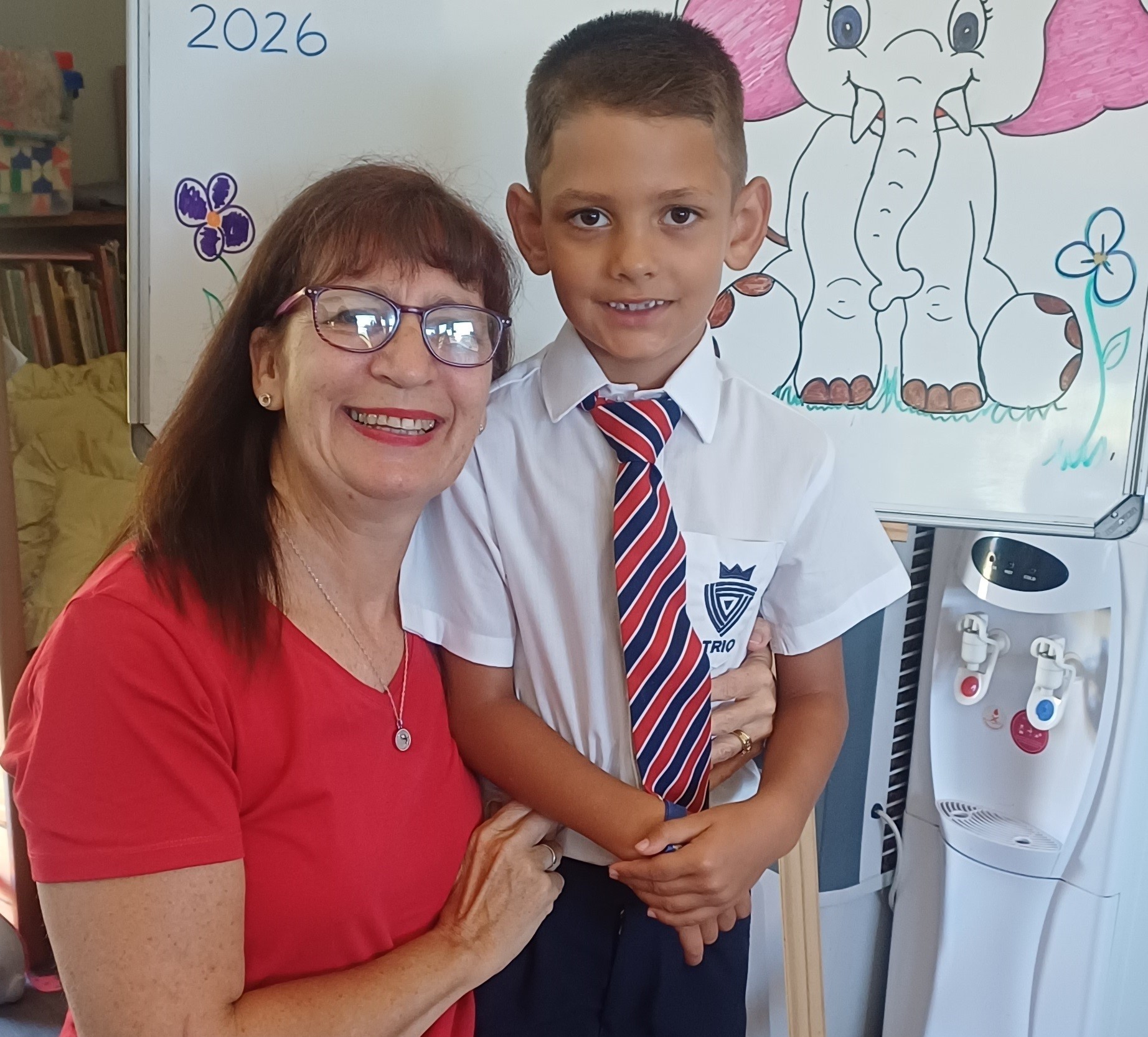 Viljee Hugo saam met juffrou Carina du Preez, van die Trio Primêre Skool.