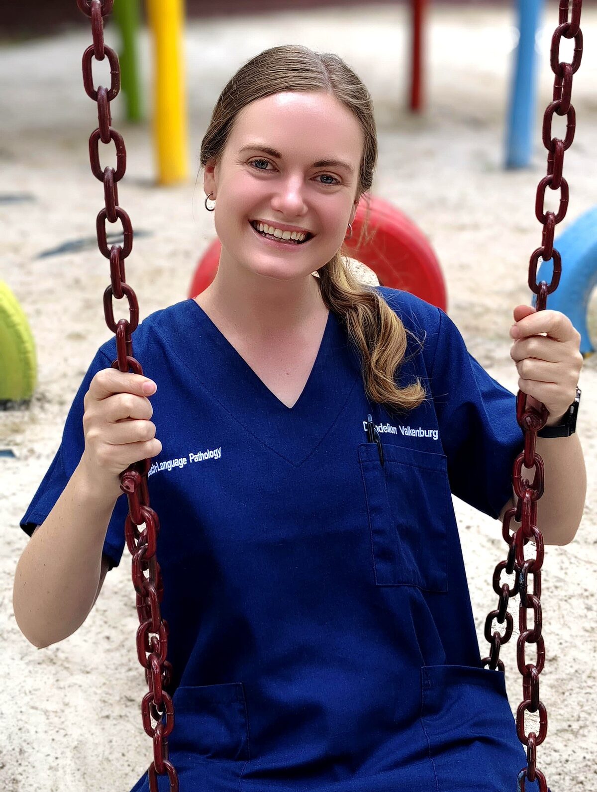 Dandelion Valkenburg, wat Zelda Wolmarans met spraakterapie-dienste aan die Kroonstad Gehoorsentrum bystaan