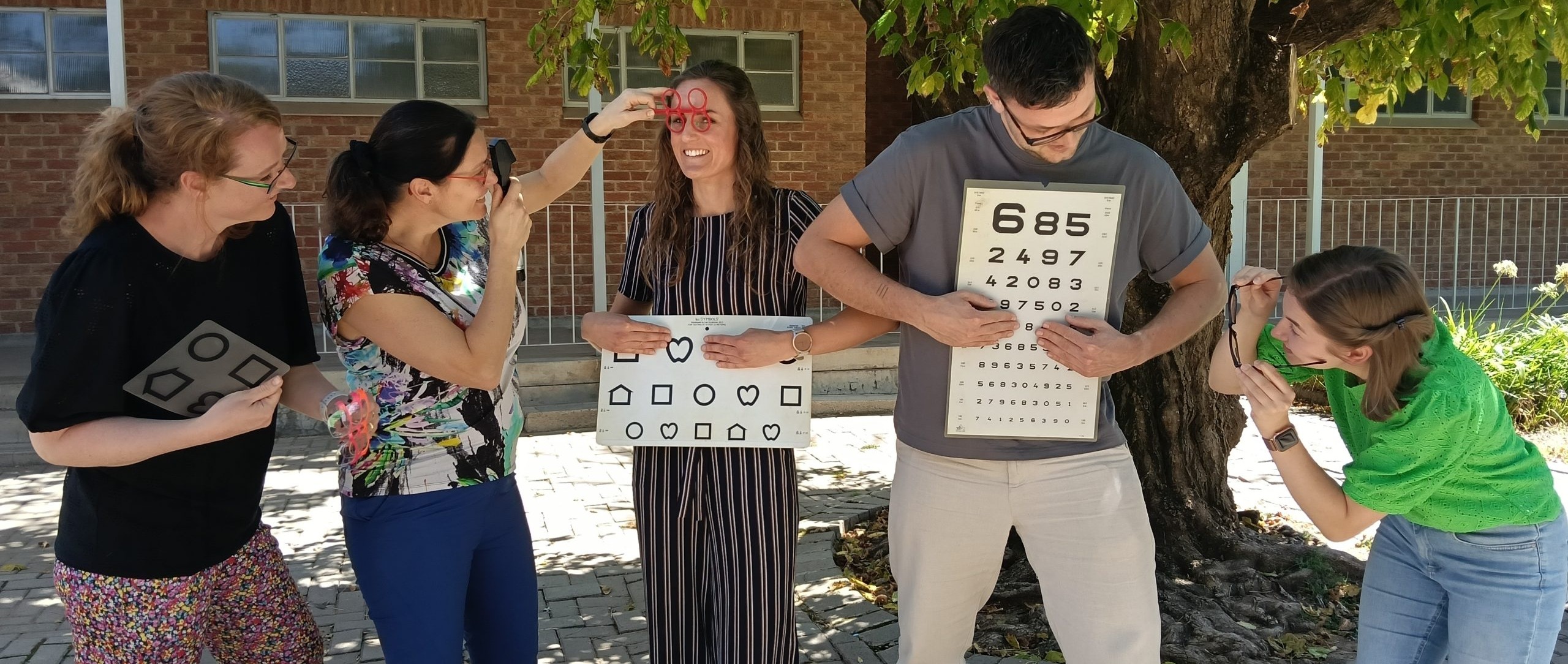 Span van Stichting Zienderogen weet hoe om pret te hê. Vlnr: Linda Lokhorst, Ruth Boer, Sjieuwke Koorevaar, Eric van der Plas en Elke Leenders