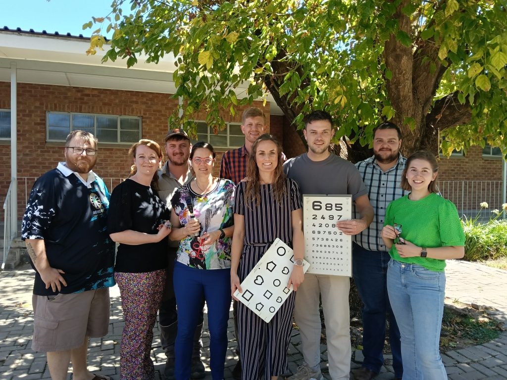 Voor van links, is: Marco La Grange (Bethlehem Round Table60), Linda Lokhorst, Ruth Boer, Sjieuwke Koorevaar, Eric van der Plas en Elke Leenders; agter: WJ Hattingh, Shaun Lubbe en Hanno Pieters. FOTO: Herman van Schalkwyk
