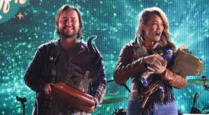 As jy Afrikaanse liedjies skryf, staan nader