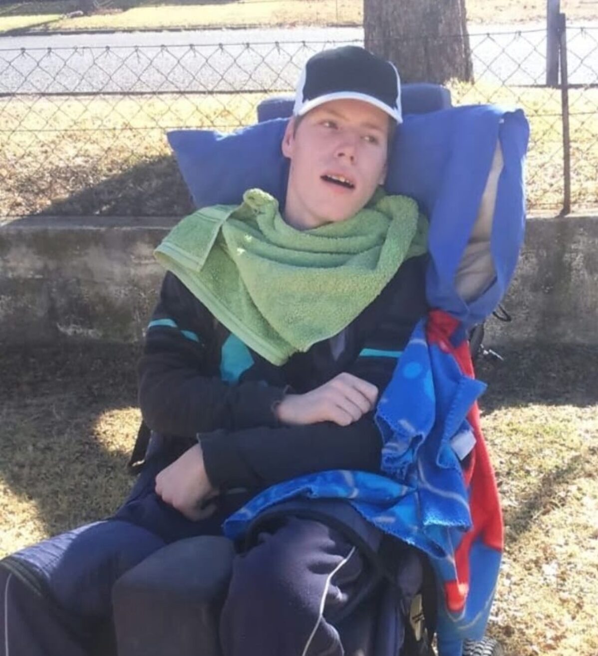 Willie Ebertsohn en sy vriende het op Saterdagoggend 21 Maart gaan blikskud ten bate van Ryno Strydom (34), wat reeds sedert 2004 met sy gesondheid worstel.