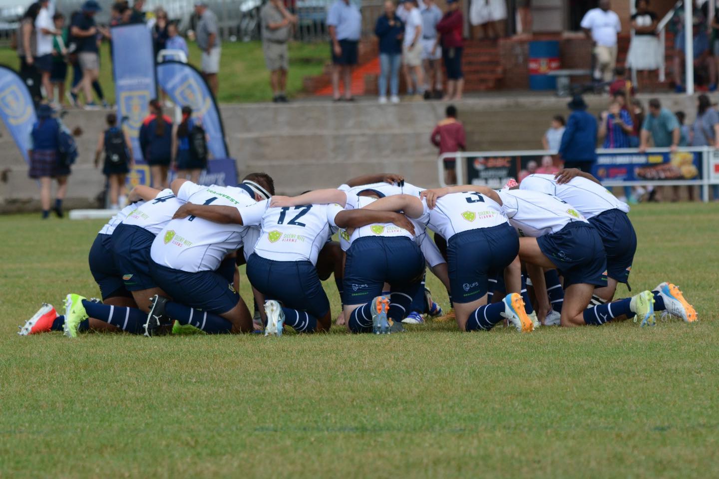 Meedoënloos! Helpies druk 13 drieë in sege van 77-5 oor Witteberg
