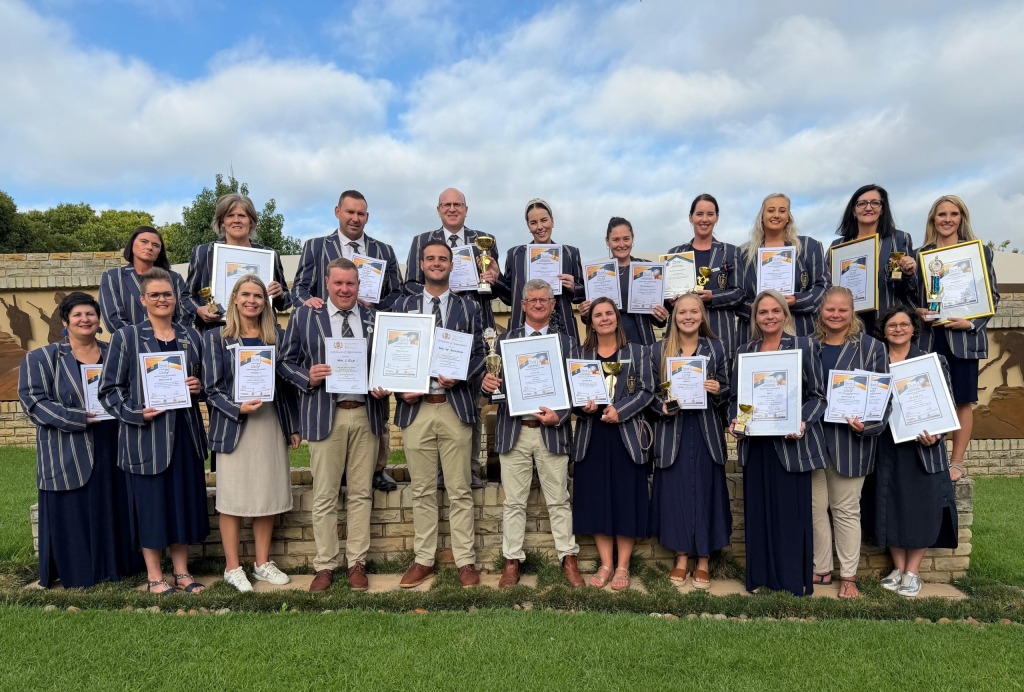 Die Hoërskool Witteberg in Bethlehem vier uitnemende matriekuitslae vir 2025. Van links is voor: Ronelle van Heerden, Melincke Maartens, Lindi Rheeder, Janco Els, Waldo Snyman, Mike Visser, Lize-Marie Olivier, Jannelie Swart, Louise Nel en Annelie Bredenkamp; agter: Olga du Toit, Pula van Niekerk, Riaan Swart, Jannie van Rensburg, Heliz-Mari Wiggett, France Elize van Niekerk, Lenka Claassen, Inge du Toit, Anne-Marie de Jongh en Elicia Visagie.