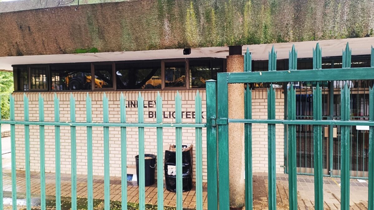 Toe biblioteek niks werd vir gemeenskap wat ernstige behoefte daaraan het