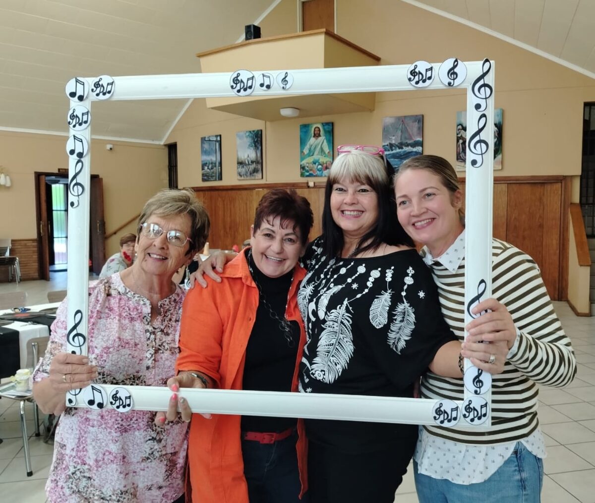 Van links is Louren Roux, Maria Nel, Vivienne Fouché en Ernesti Viljoen.