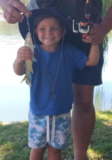 Ernst Groenewald (5) met die eerste vis wat hy gevang het