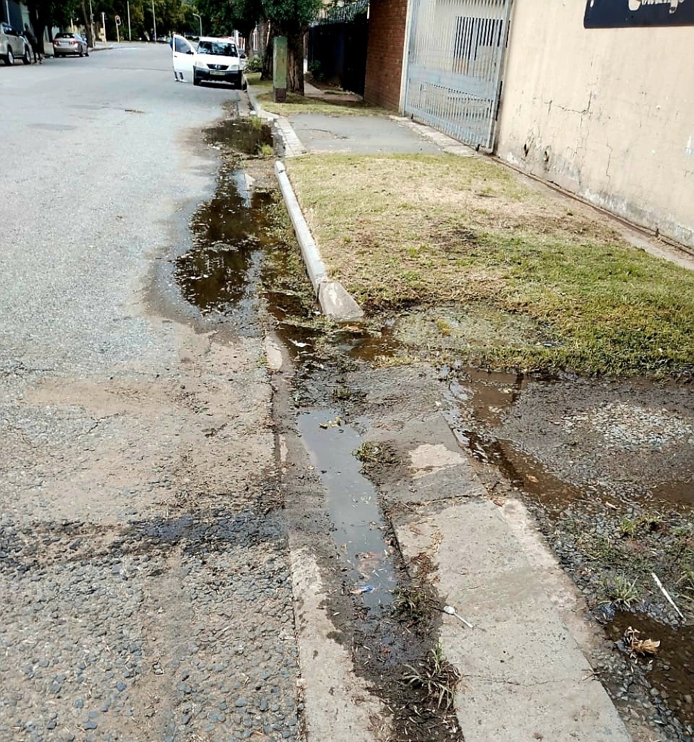 A burst water pipe in Kroonstad sends treated water running down the street, highlighting concerns over water losses and the municipality’s failure to attend to reported leaks. Photo: Supplied