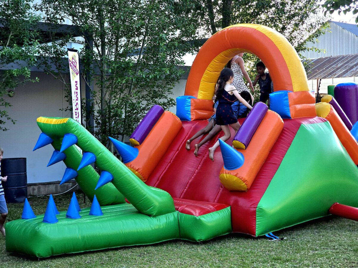 Die jongspan het hulle gate uit geniet op die kleurvolle springkastele op die Ignite en Revive- Christelike fees.