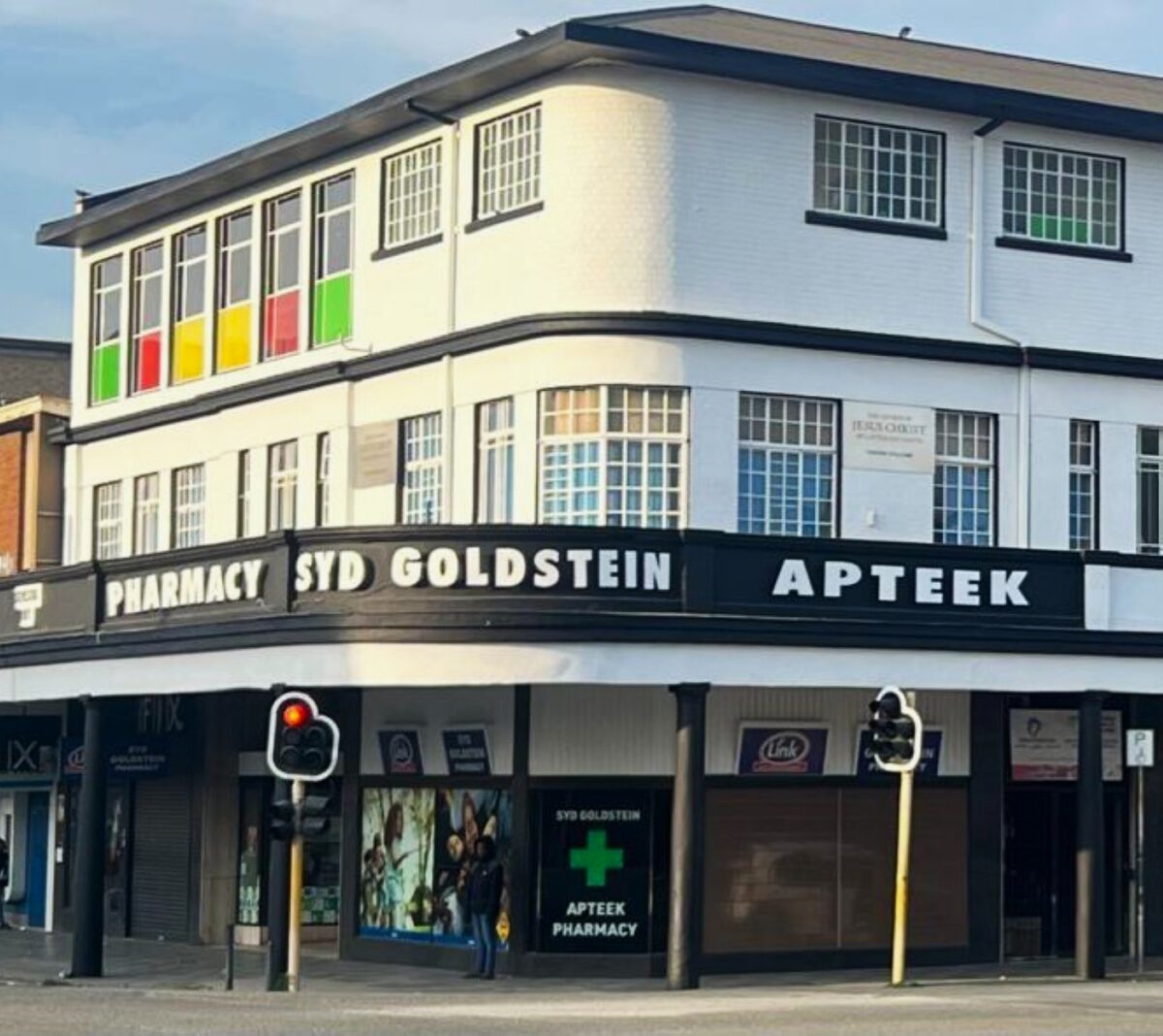 Die gebou waarin die Syd Goldstein Apteek in Kroonstad gehuisves word, is reeds in 1917 opgerig.
