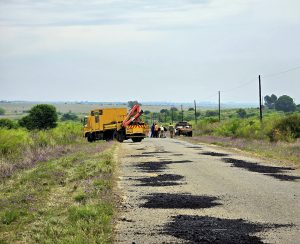 Boere herstel Kroonstad-Lindley-pad self ná agteruitgang