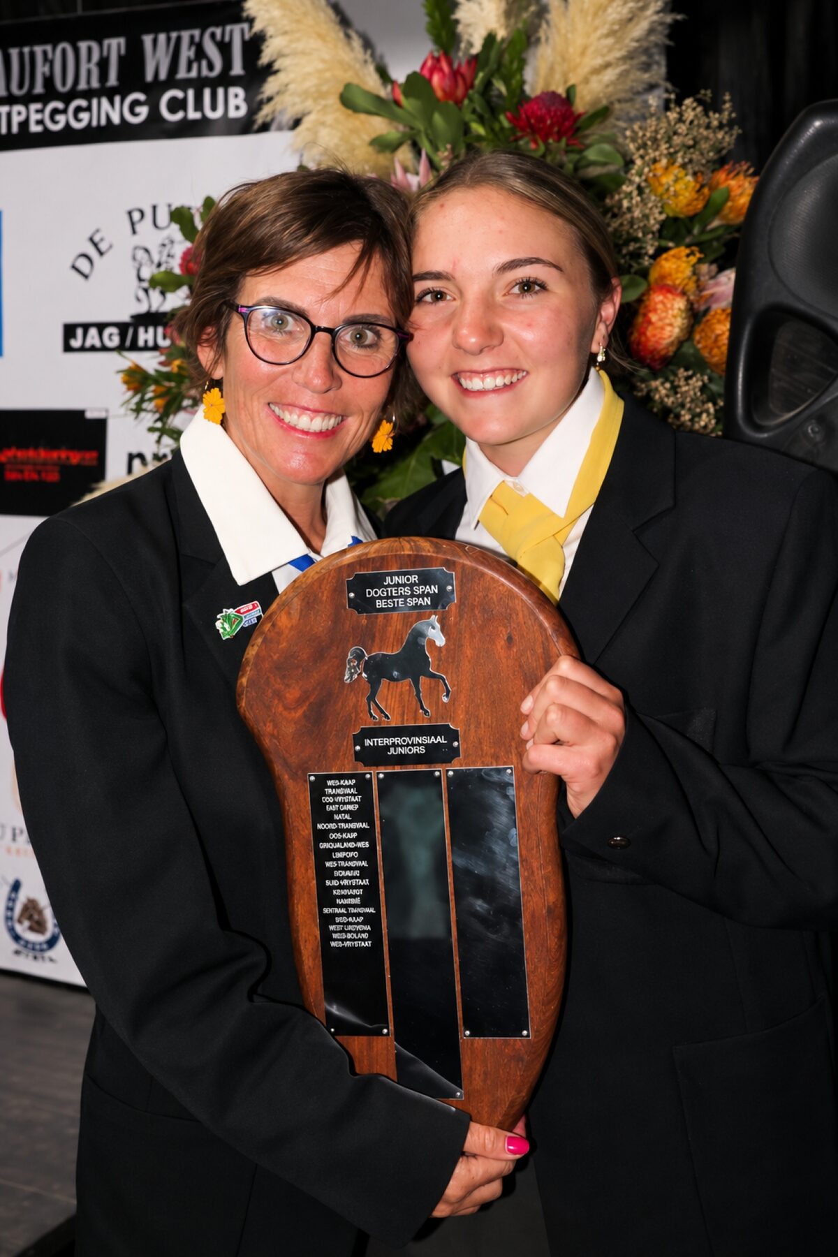 Lila Serfontein (regs) saam met haar afrigter, Glynneth Meyer.
