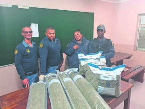 Drie Namibiërs vas met sakke vol dagga