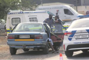 Twee motorbestuurders sterf agter die wiel