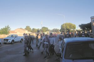 Inwoners beweer: ‘Weermaglede raak handgemeen’