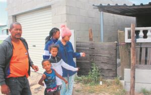 Straatpartytjie eindig tragies vir ma van vier