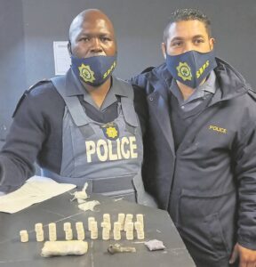 Polisie stuit smokkelaars