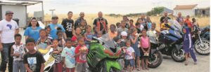 Motorfietsryers reik na inwoners uit