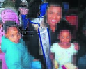 Mnr. Wes-Kaap verbly kinderharte met kos