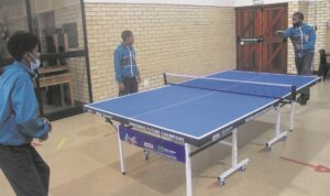 Tafeltennis lok baie kinders
