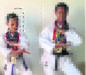 Karate-susters ryg medaljes in