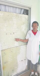 Jong man wat in hul huis kom skuil, ‘goed pak gegee’
