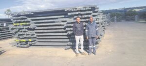 Woedende fabriekswerkers in Atlantis ruk na SAID-kantoor op