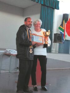 Rotariërs kry nuwe president en vierkantige tafel
