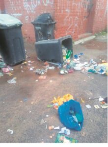 Woonstelblok lyk deesdae soos ’n stortingsterrein