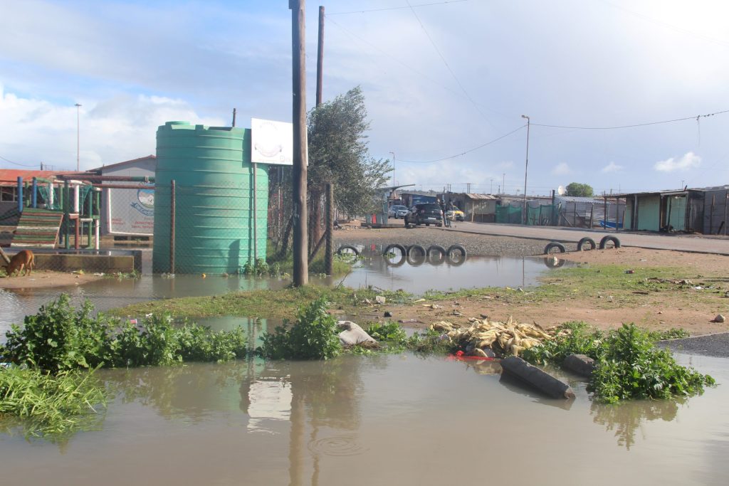 Strate in George Kerridge is oorstroom. Foto: Noluvu Ludidi