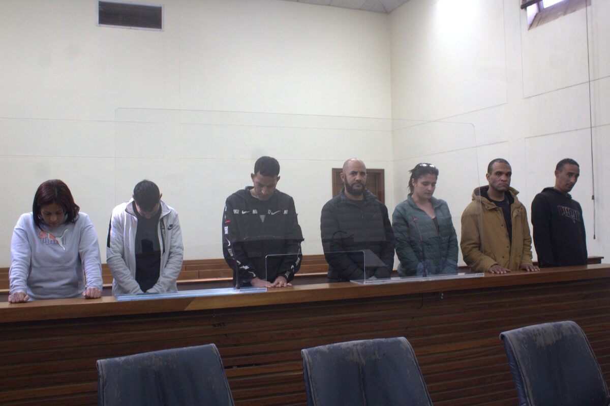 Sewe in hof ná afspraakmoord