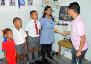 “Luister om te verstaan, nie om terug te praat nie” – die houtlepel-effek wat TikTok laat gons