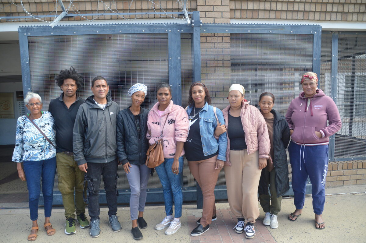 Familie en vriende van die vermoorde Janet Jordan (67) van Pearl Mansion vra dat die verdagte nie borgtog moet kry nie.