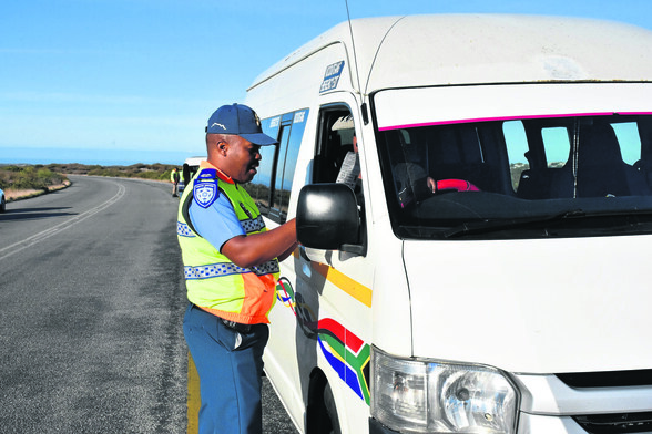 Provinsiale verkeersbeamptes het ook plaaslike wetstoepassing bygestaan tydens die operasie.