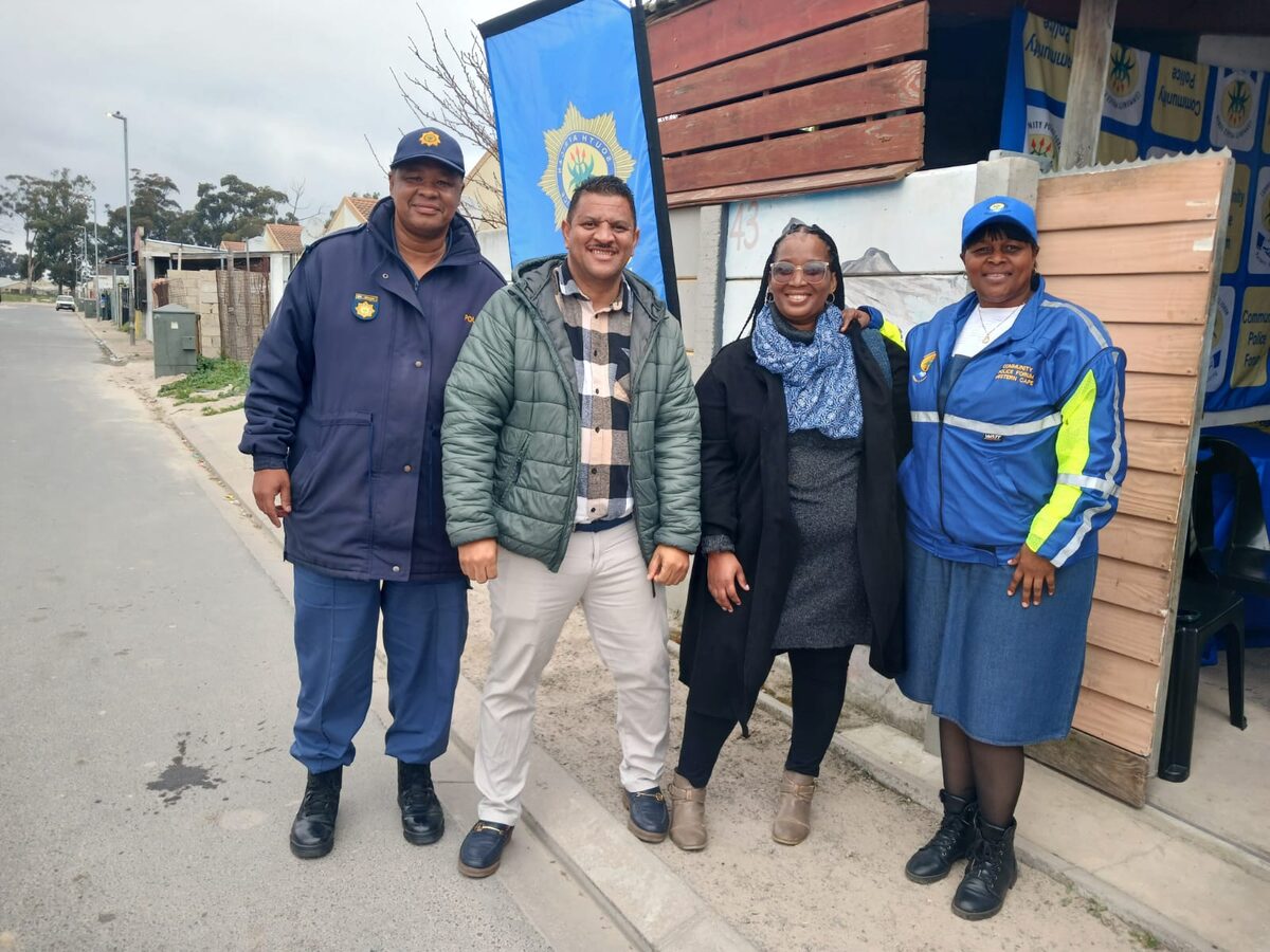 A/o Denver Abrahams, Allister Lightburn, Charmaine Hansen Thuthuzela Care Centre en Julie Lubbe-Rossouw van die GPF.